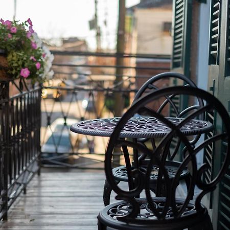 Royal Frenchmen Hotel And Bar New Orleans Bagian luar foto