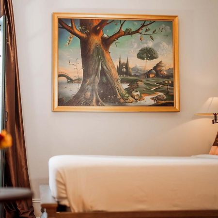 Royal Frenchmen Hotel And Bar New Orleans Bagian luar foto