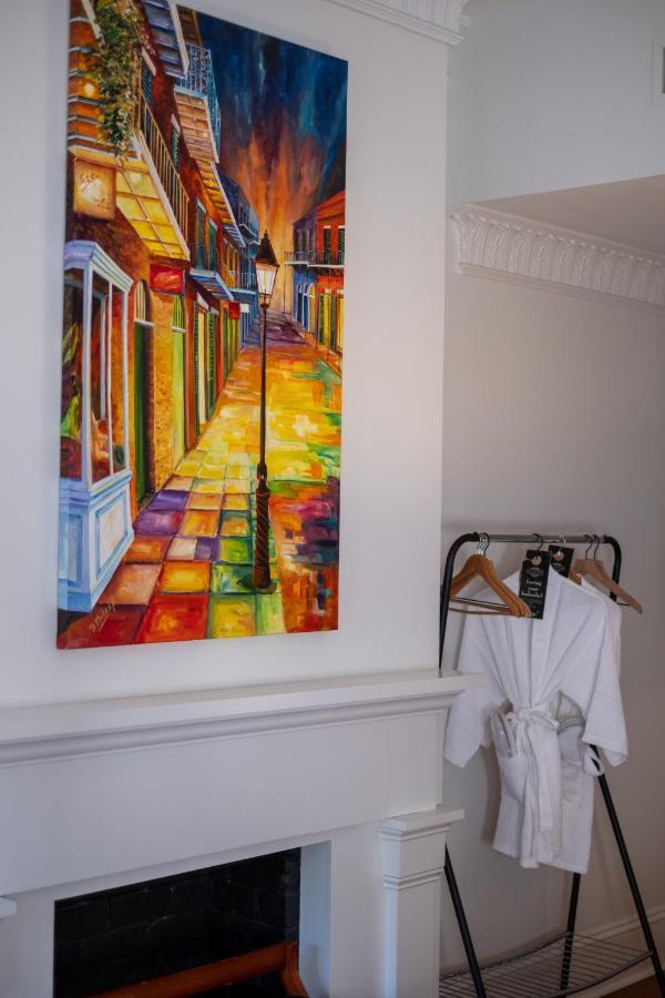 Royal Frenchmen Hotel And Bar New Orleans Bagian luar foto