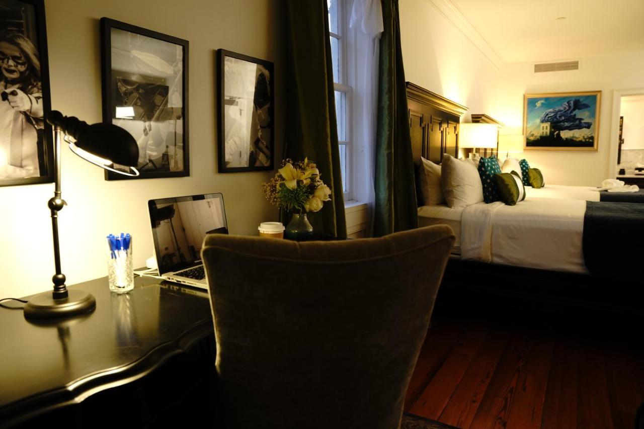 Royal Frenchmen Hotel And Bar New Orleans Bagian luar foto