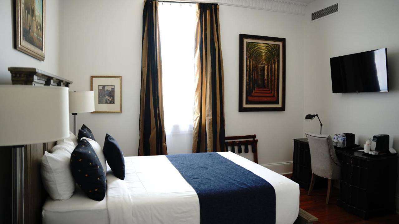 Royal Frenchmen Hotel And Bar New Orleans Bagian luar foto