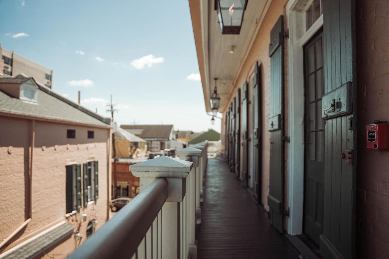 Royal Frenchmen Hotel And Bar New Orleans Bagian luar foto