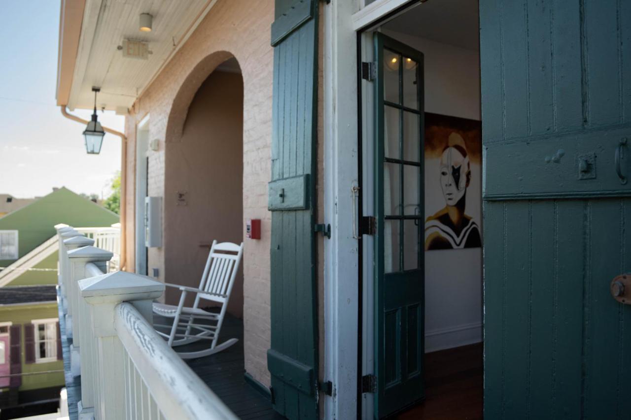 Royal Frenchmen Hotel And Bar New Orleans Bagian luar foto