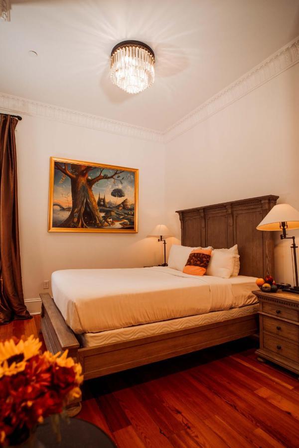 Royal Frenchmen Hotel And Bar New Orleans Bagian luar foto