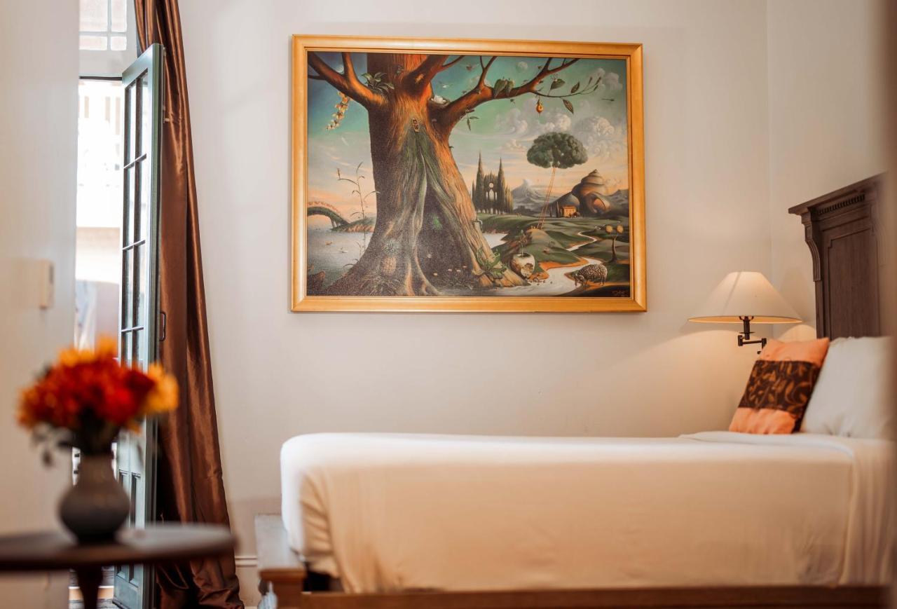Royal Frenchmen Hotel And Bar New Orleans Bagian luar foto