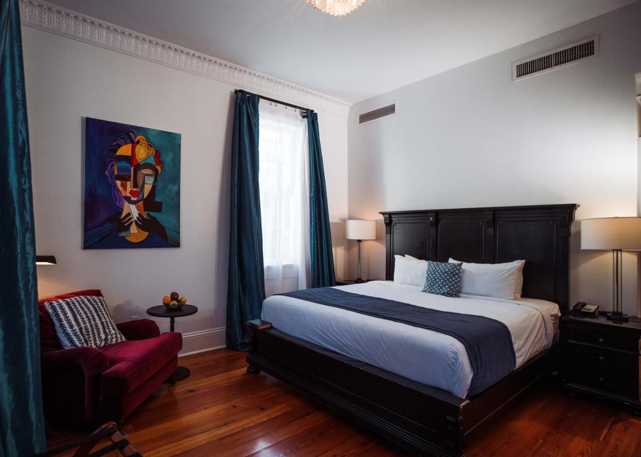 Royal Frenchmen Hotel And Bar New Orleans Bagian luar foto