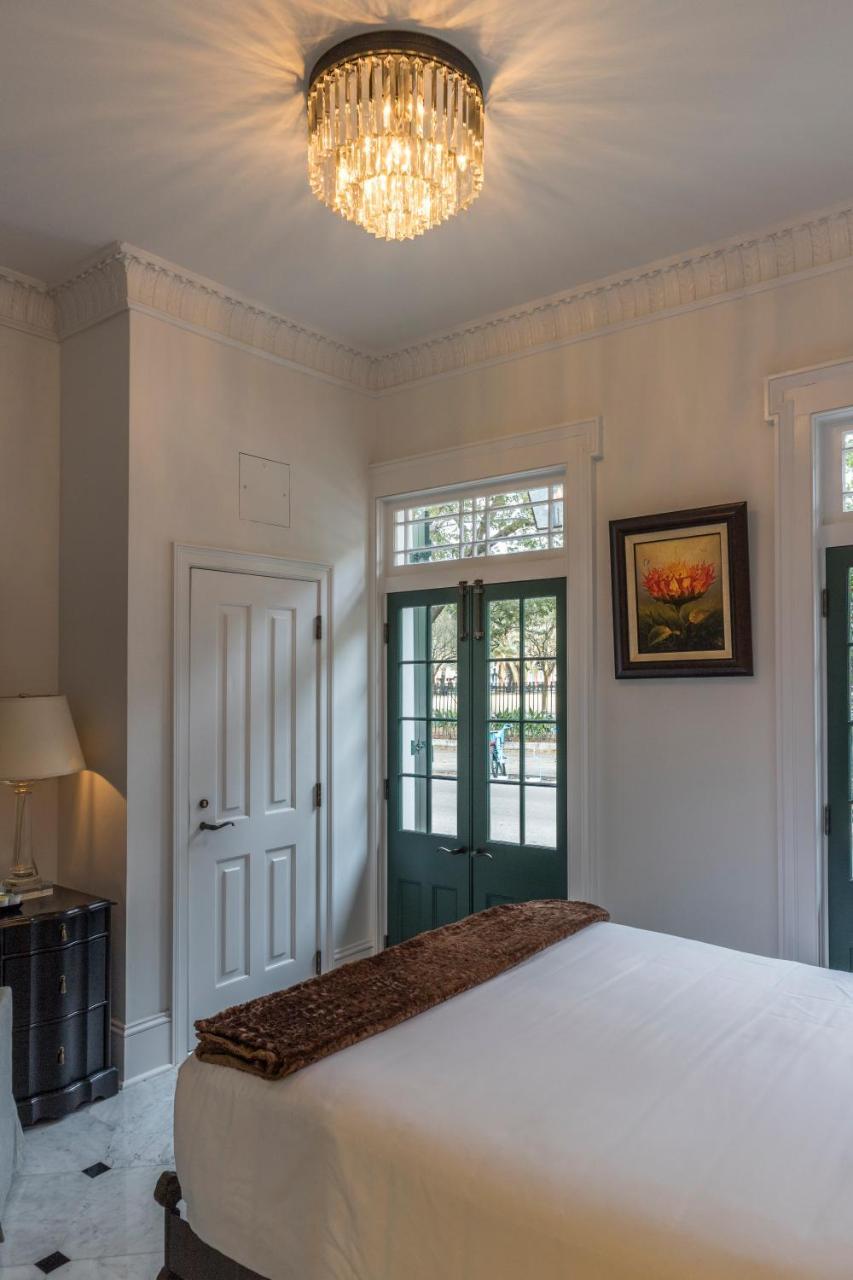 Royal Frenchmen Hotel And Bar New Orleans Bagian luar foto